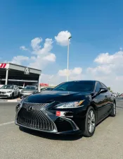 2019 Lexus ES in dubai