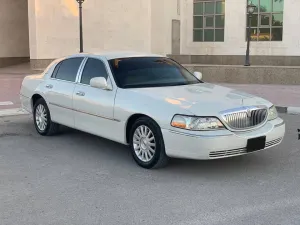 2003 Lincoln Town Car in dubai