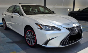 2022 Lexus ES in dubai