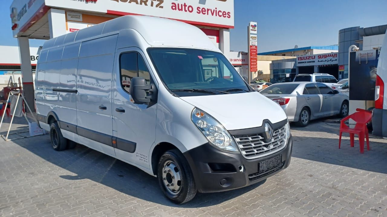 2020 Renault Master in dubai