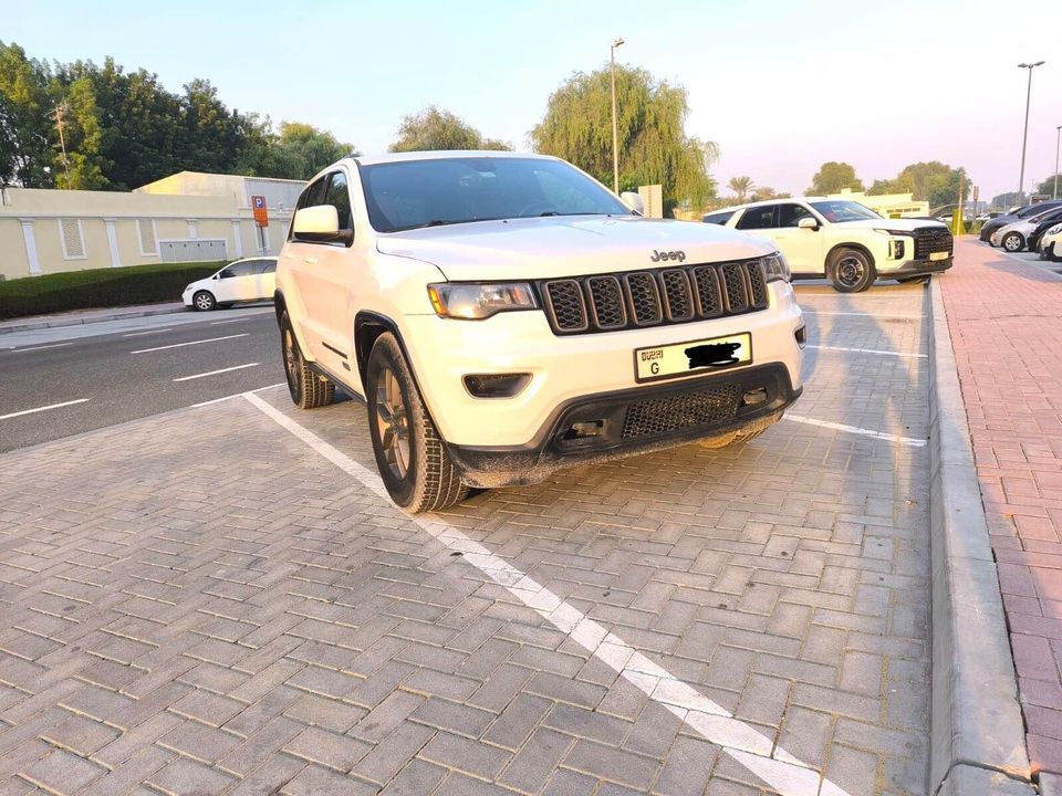 2017 Jeep Grand Cherokee in dubai