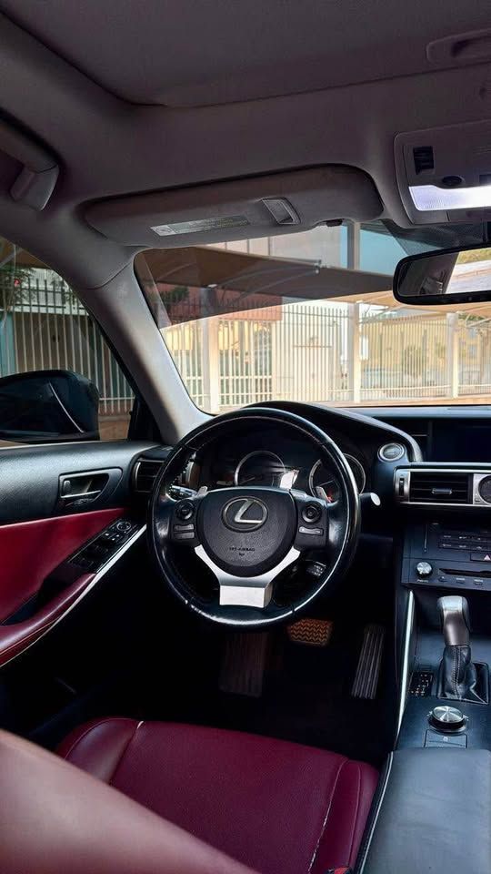 2016 Lexus IS