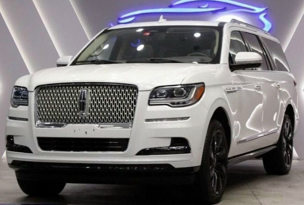 2022 Lincoln Navigator in dubai