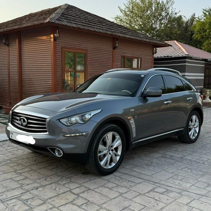 2016 Infiniti QX70 in dubai