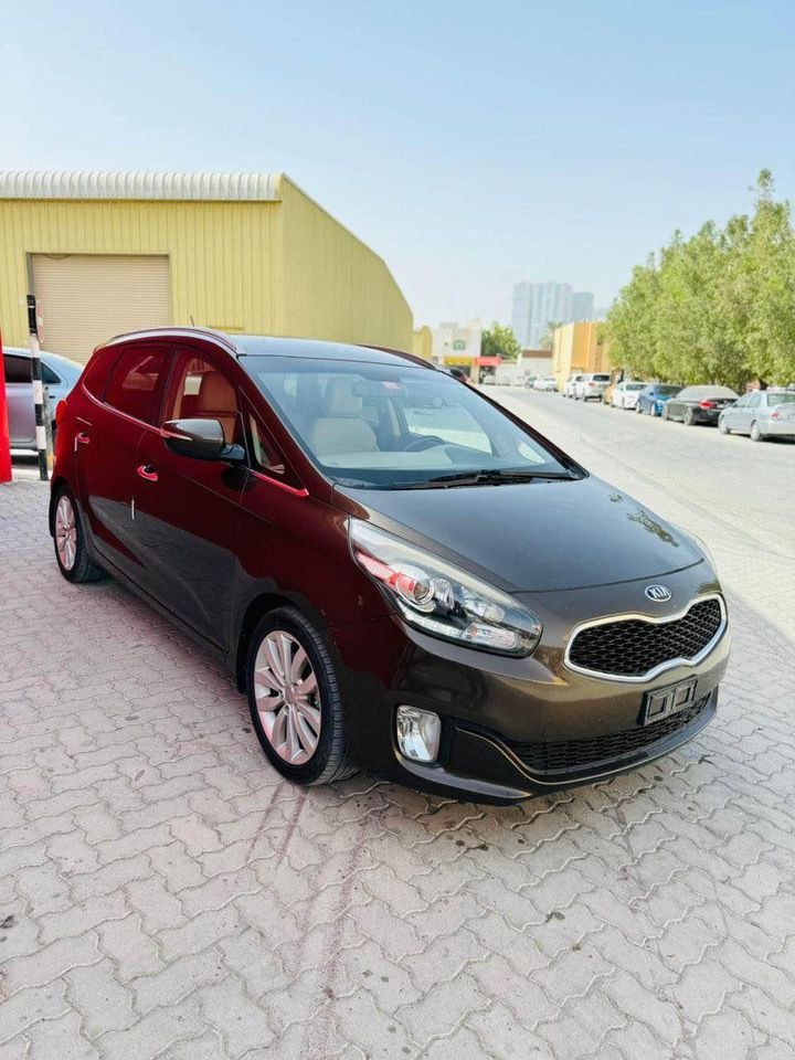 2015 Kia Carens in dubai