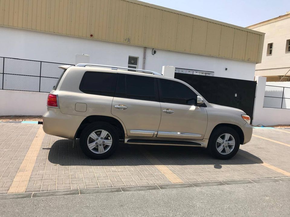 2012 Toyota Land Cruiser in dubai