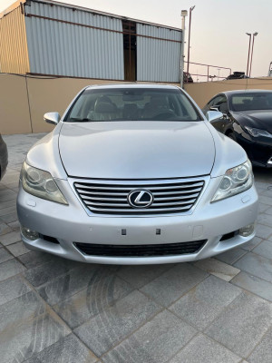 2011 Lexus LS 460 in dubai