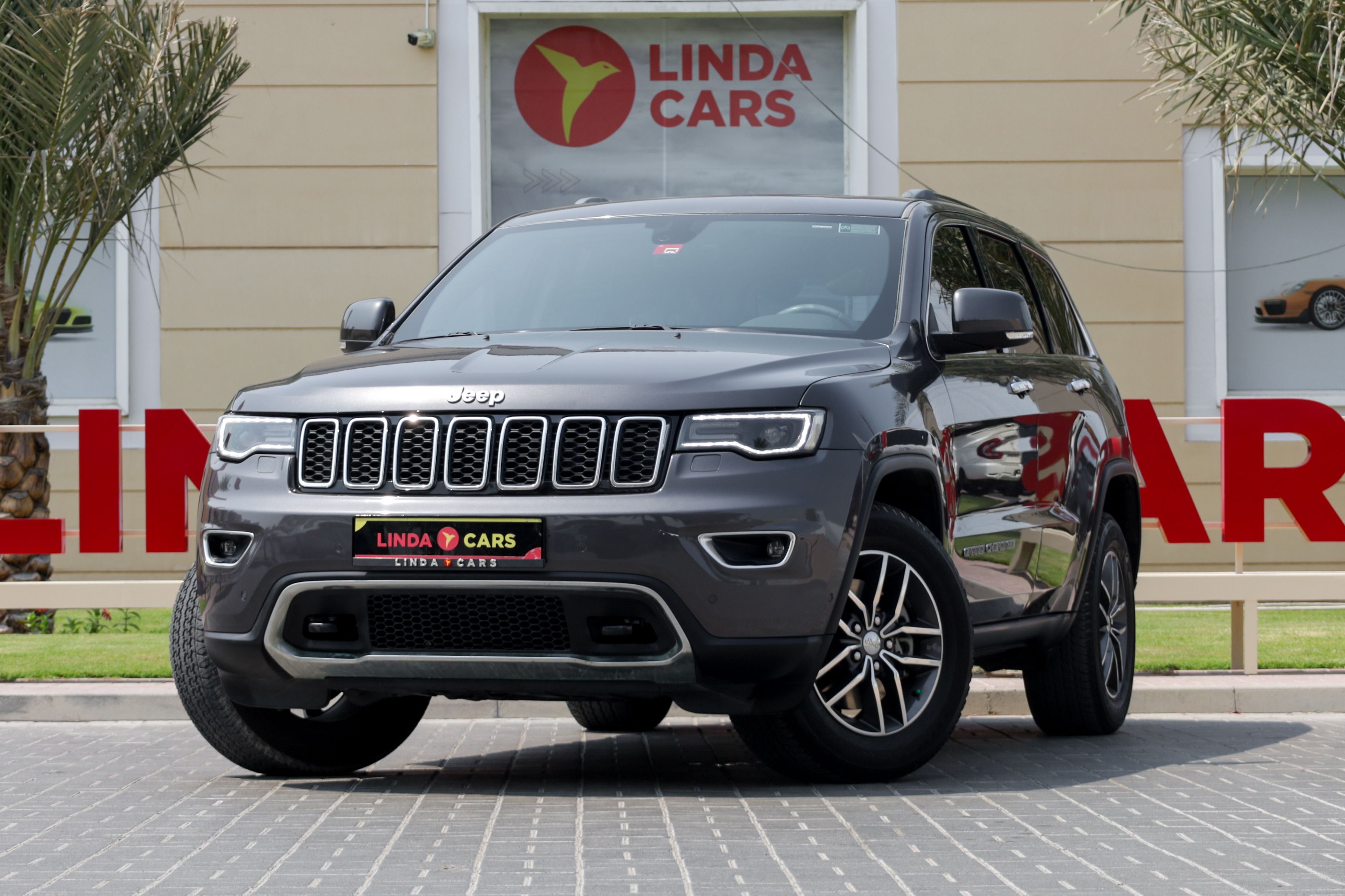 2018 Jeep Grand Cherokee in dubai