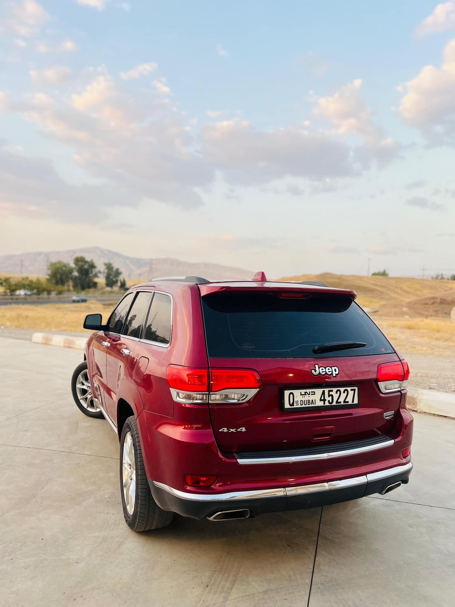 2014 Jeep Grand Cherokee in dubai