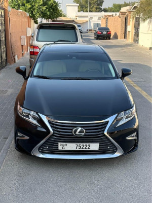 2017 Lexus ES in dubai