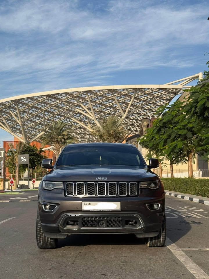 2017 Jeep Grand Cherokee in dubai