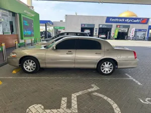 2008 Lincoln Town Car in dubai