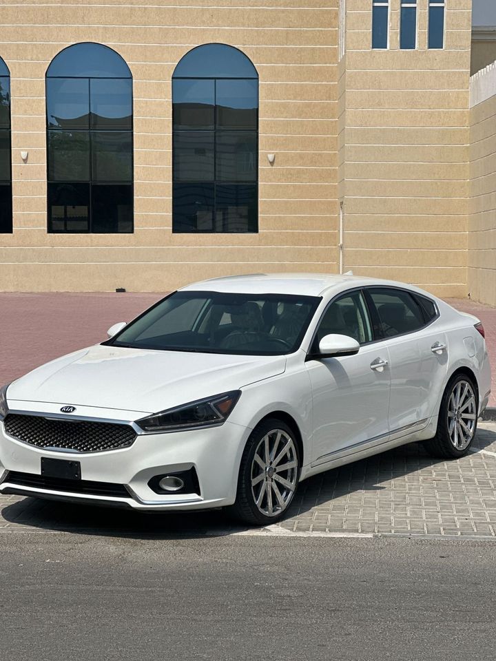 2017 Kia Cadenza in dubai