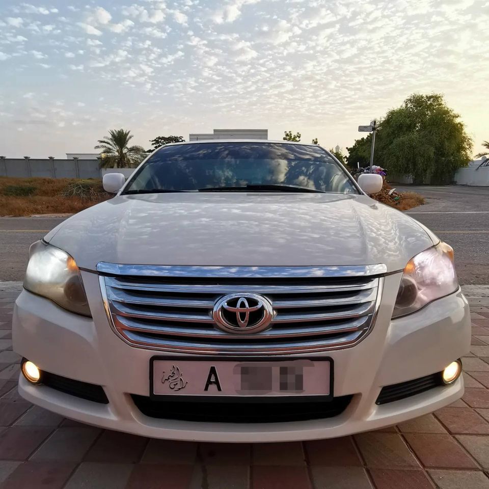 2009 Toyota Avalon in dubai