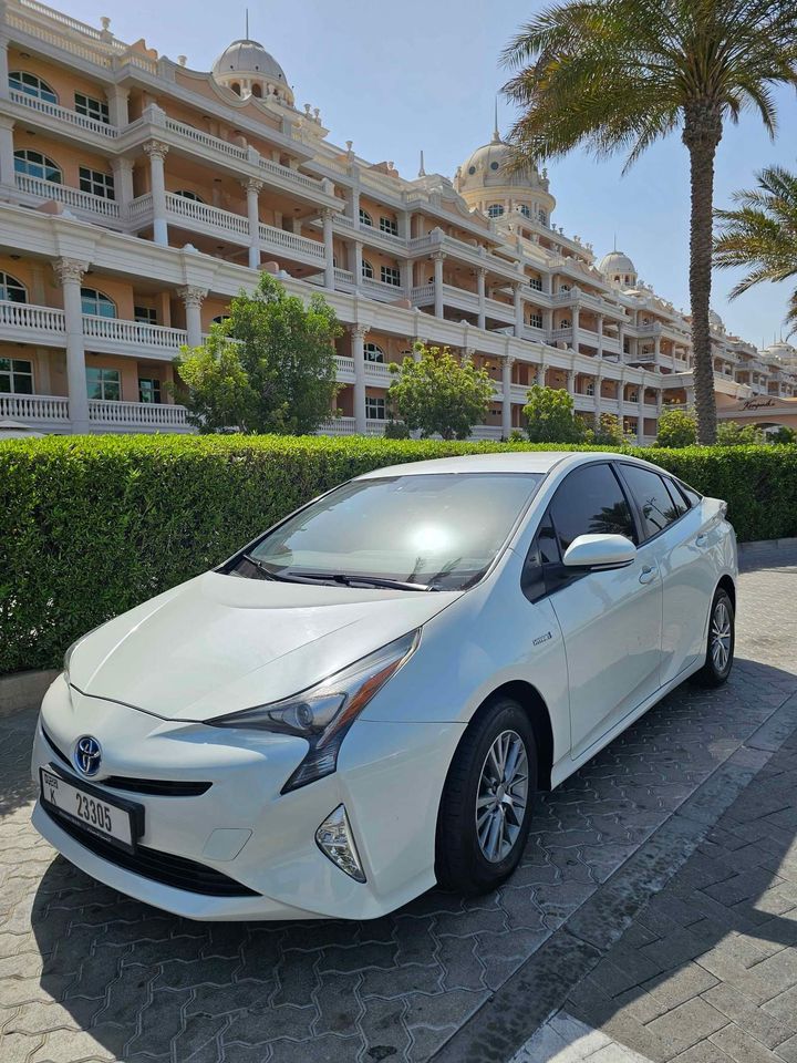 TOYOTA PRIUS 2017 MODEL  GCC SPECS 