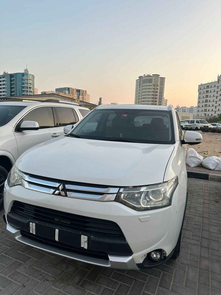 2015 Mitsubishi Outlander in dubai