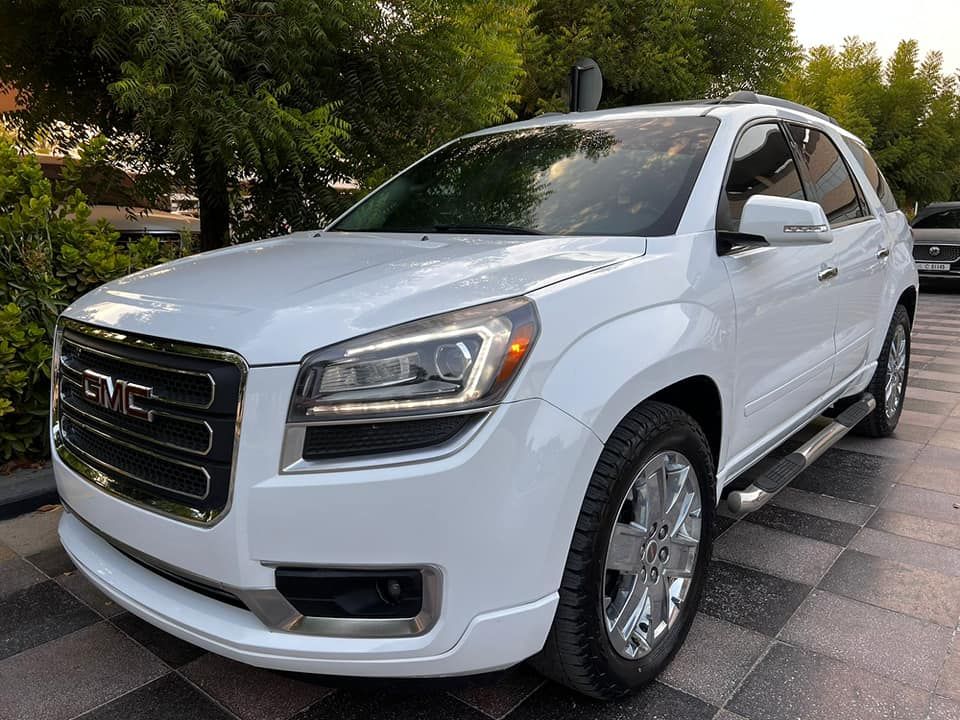 2017 GMC Acadia in dubai