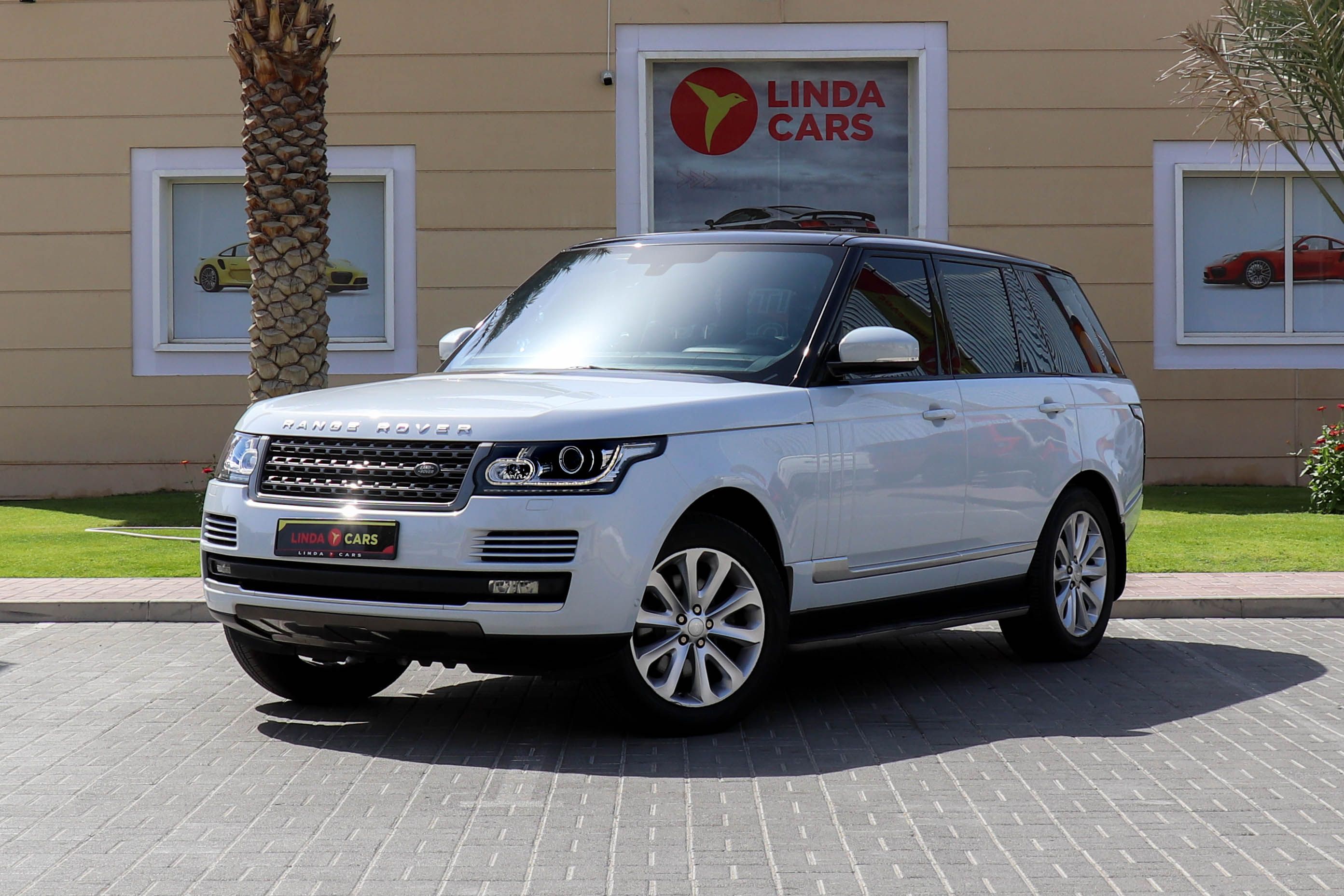 2015 Land Rover Range Rover in dubai