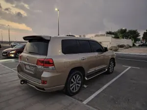 2016 Toyota Land Cruiser