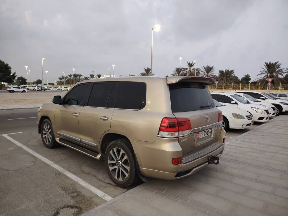 2016 Toyota Land Cruiser