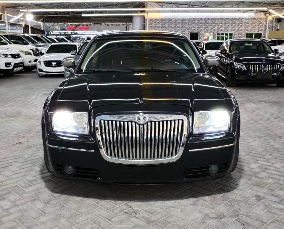 2005 كرايسلر ٣٠٠ in dubai