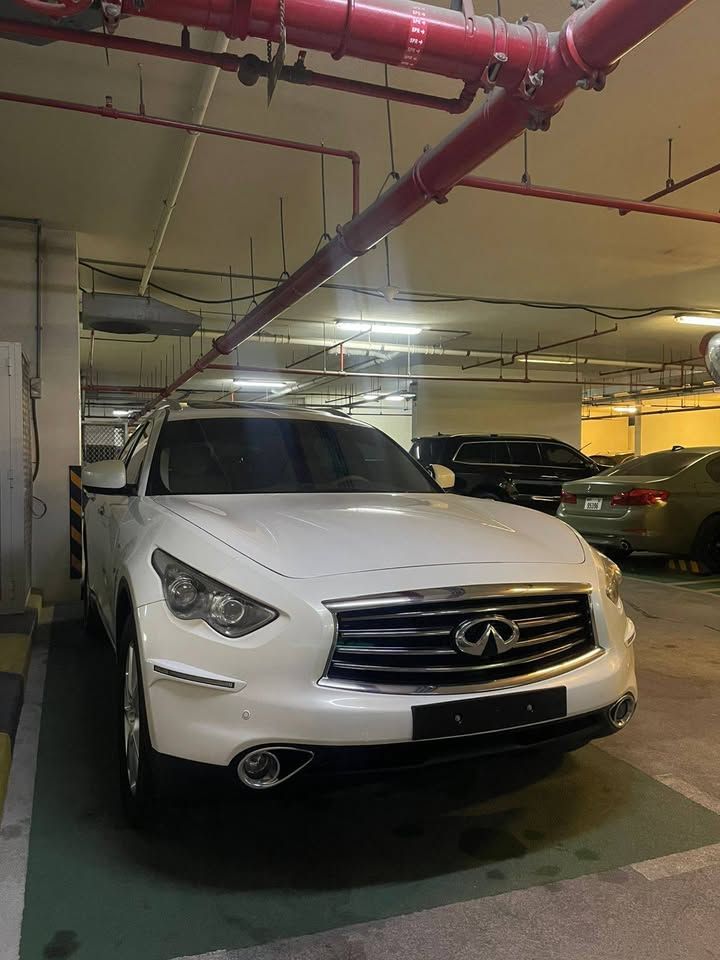 2014 Infiniti QX70 in dubai