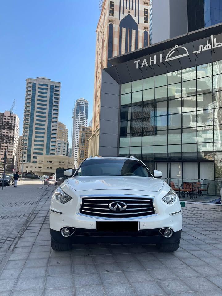 2015 Infiniti QX70 in dubai