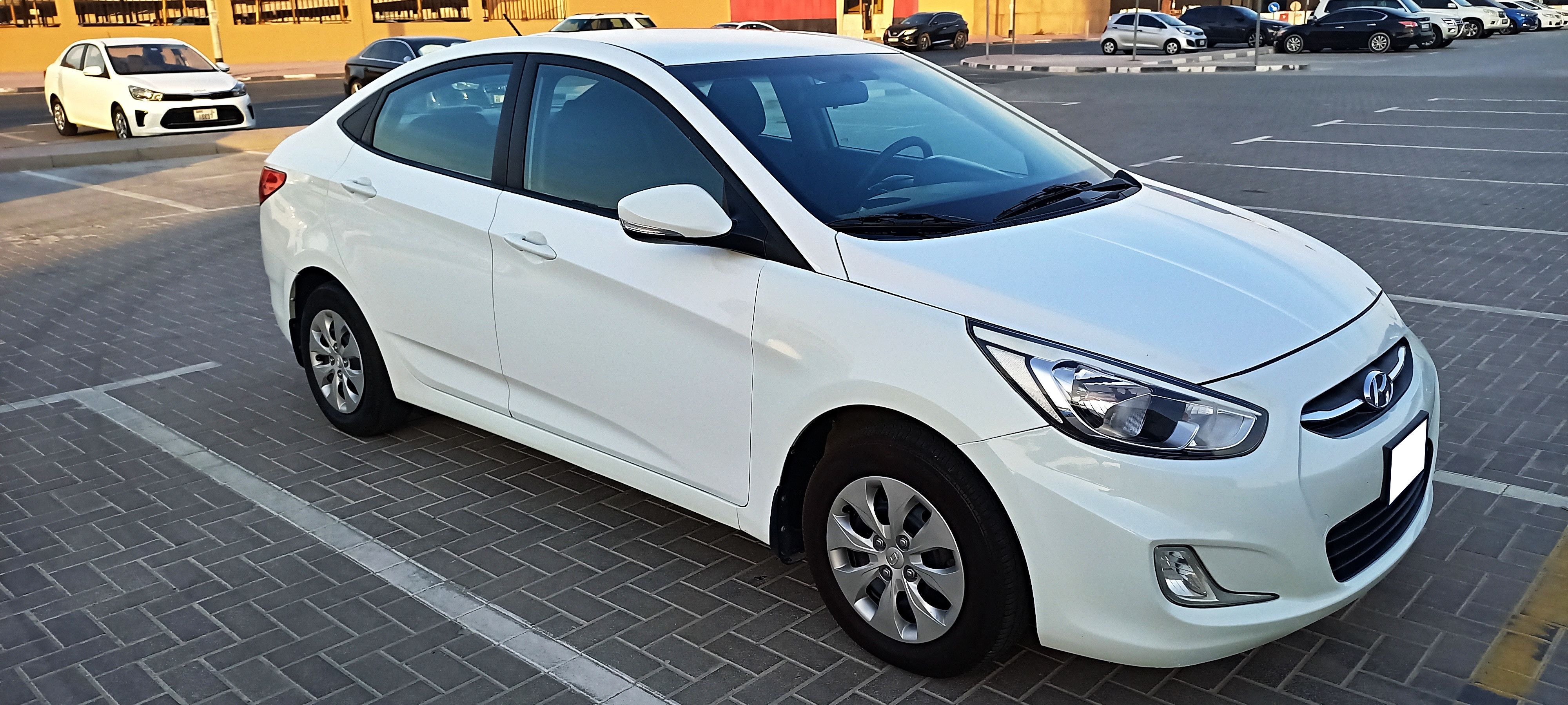 HYUNDAI ACCENT GL 2017 GCC 1.4 (CLEAN AND NEAT PERSONAL VEHICLE)