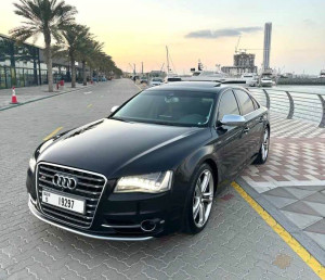 2013 Audi S8 in dubai