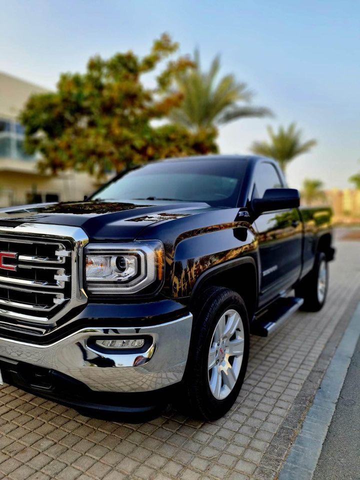 2017 GMC Sierra in dubai