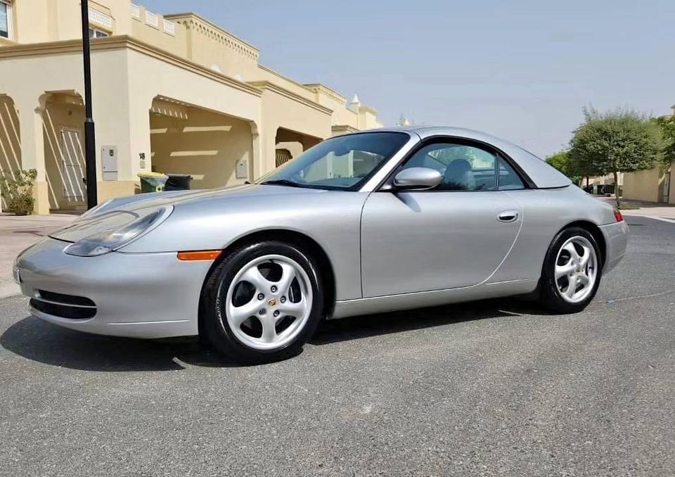 2000 Porsche 911 Carrera in dubai