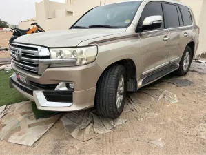 2011 Toyota Land Cruiser in dubai