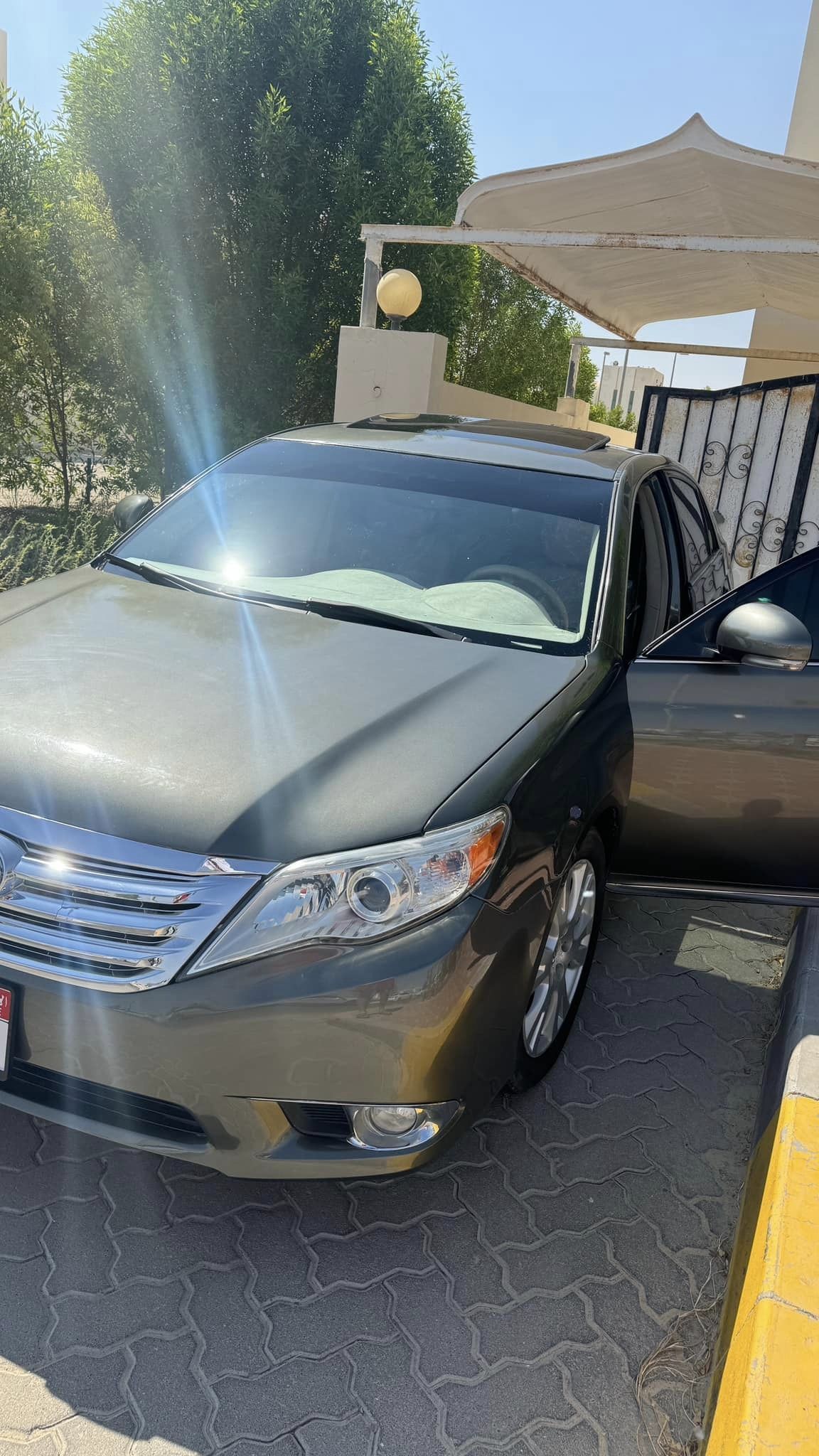 2011 Toyota Avalon in dubai