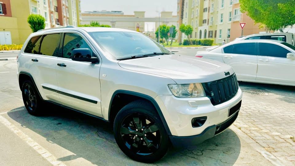 2012 Jeep Grand Cherokee in dubai