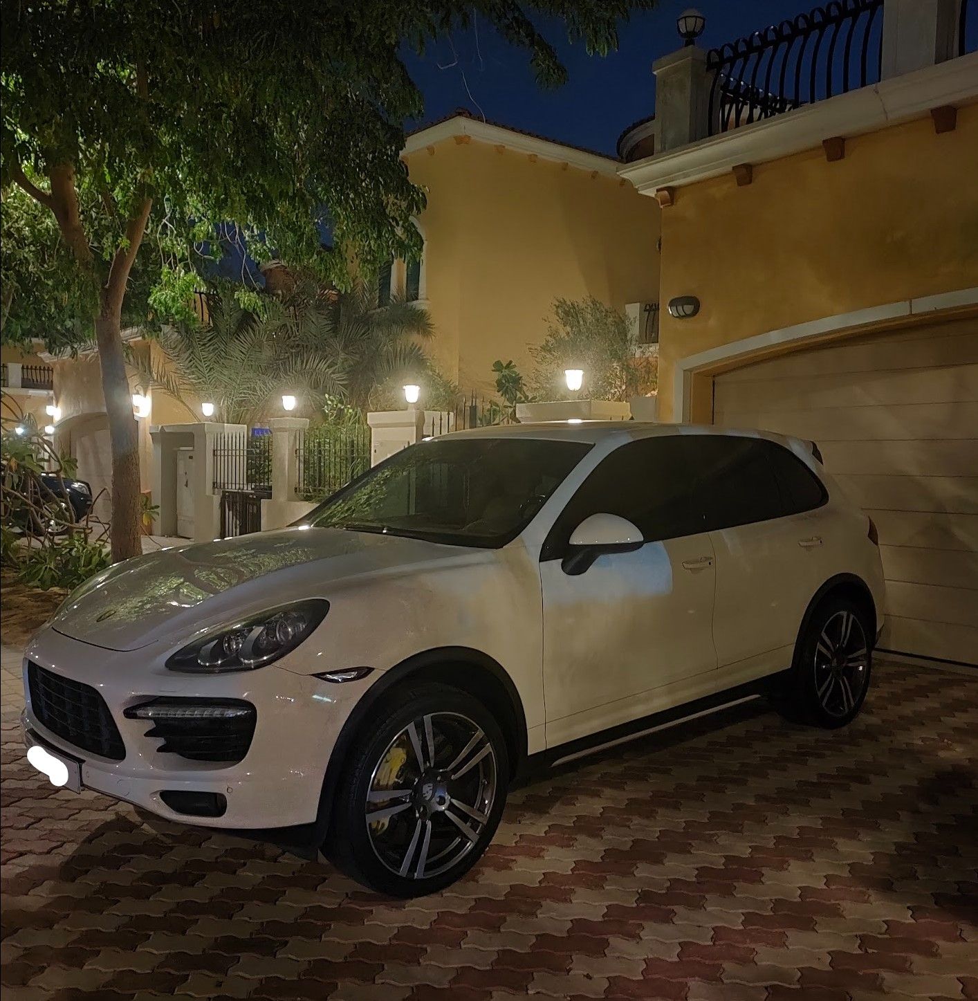 PORSCHE CAYENNE TURBO GCC 2011