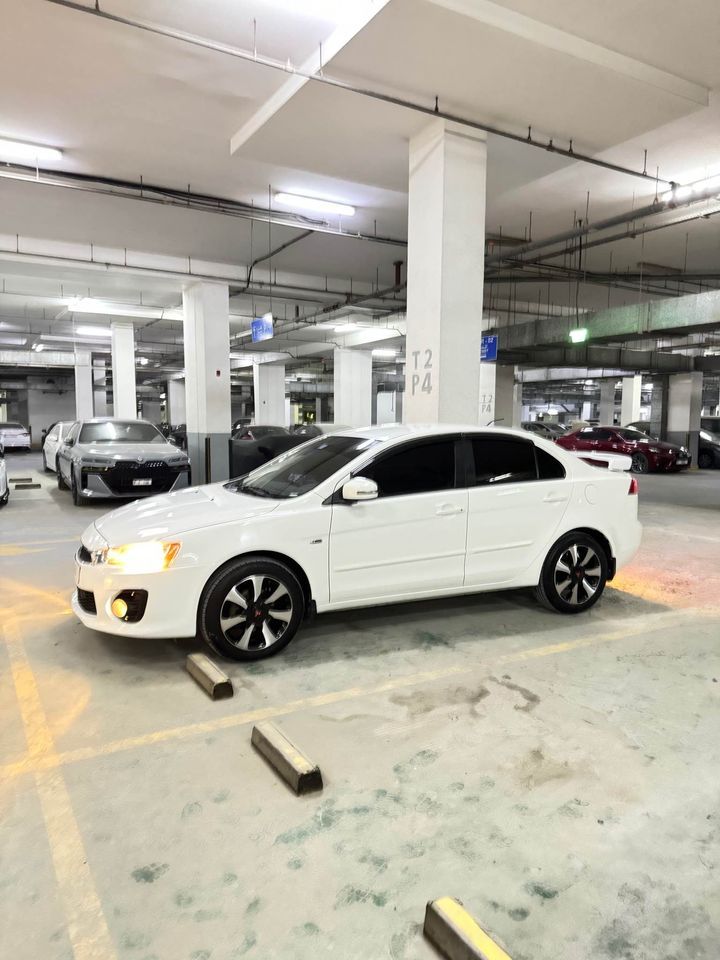 2017 Mitsubishi Lancer in dubai