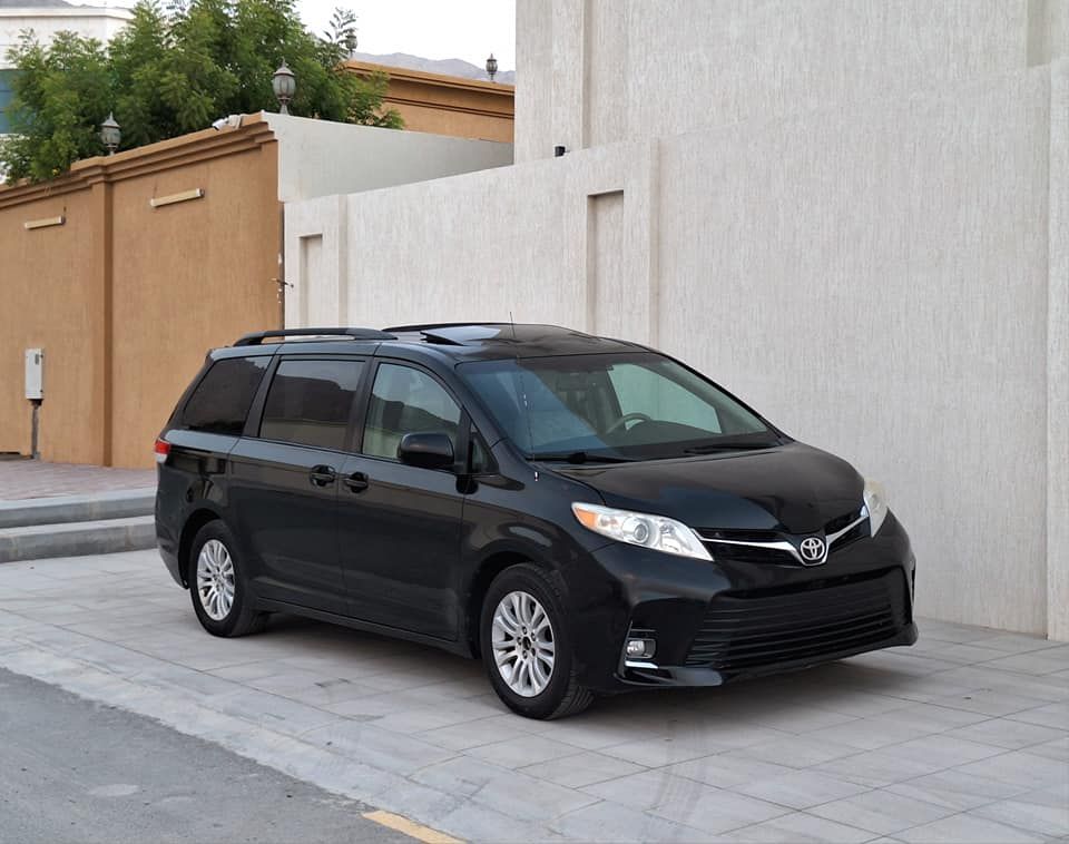 2011 Toyota Sienna in dubai