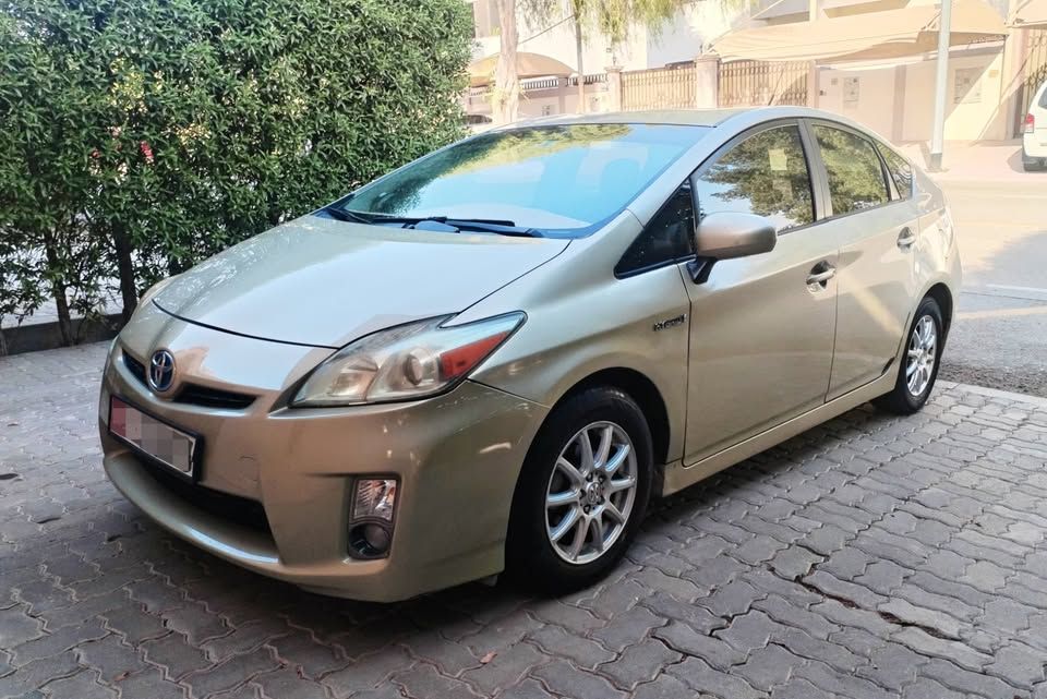 2010 Toyota Prius in dubai