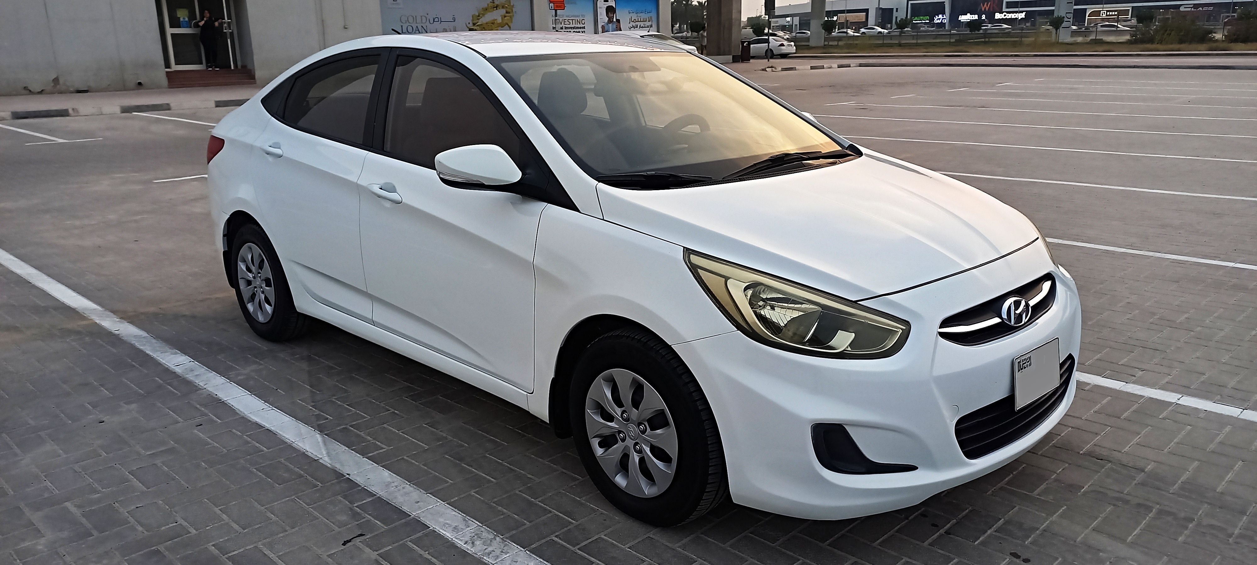 HYUNDAI ACCENT GL 2016 GCC (ACCIDENT FREE CLEAN AND NEAT VEHICLE)