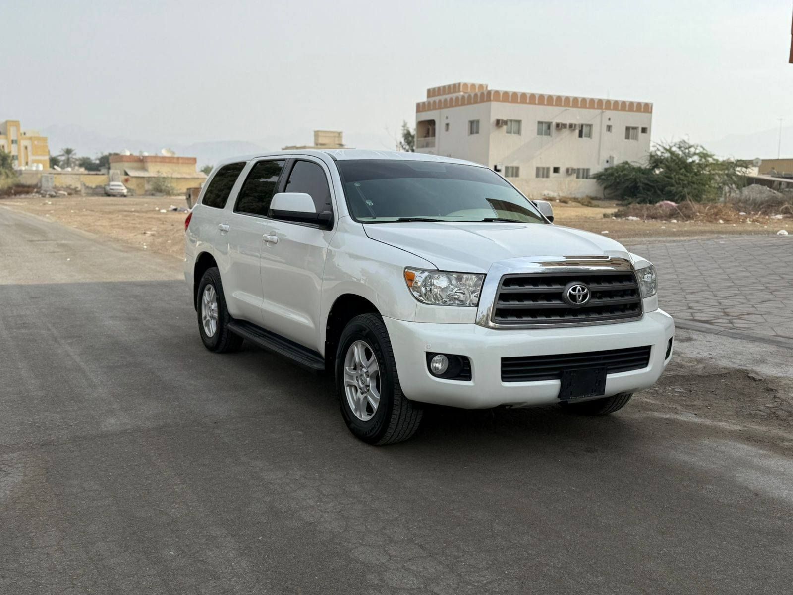 2015 Toyota Sequoia in dubai