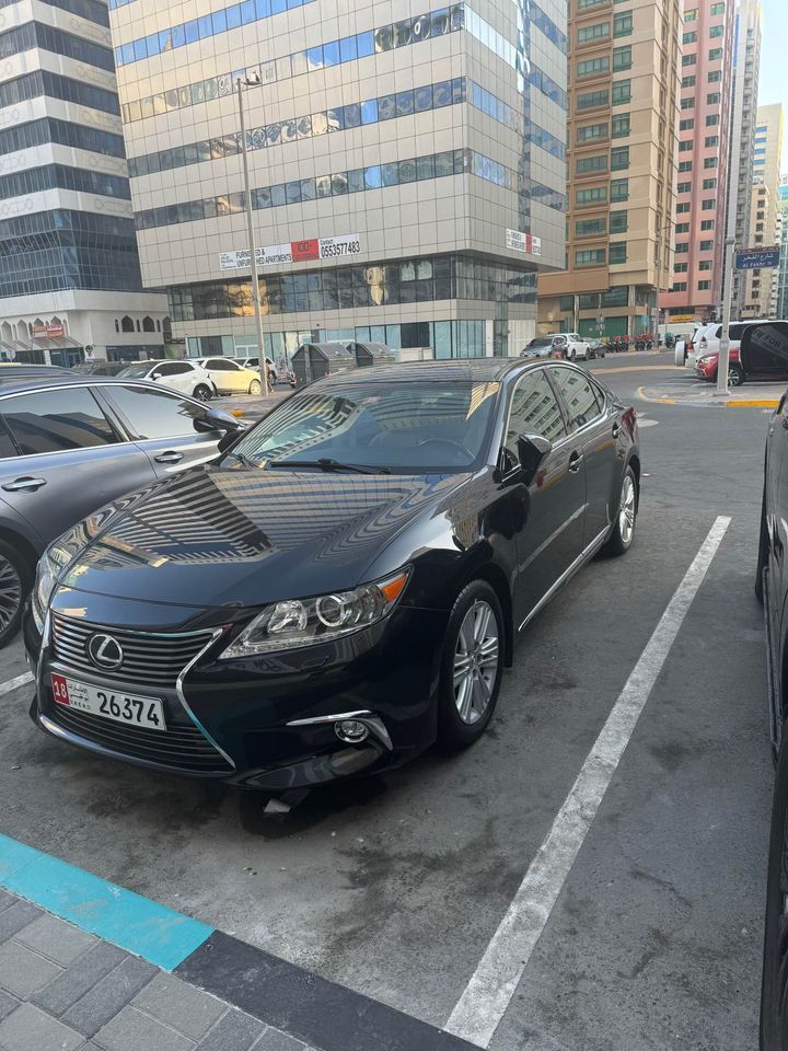 2015 Lexus ES in dubai