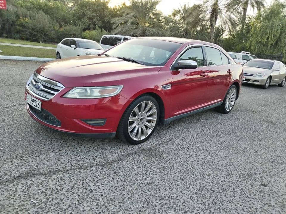 2011 Ford Taurus in dubai