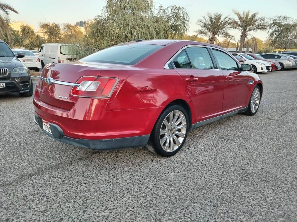 2011 Ford Taurus