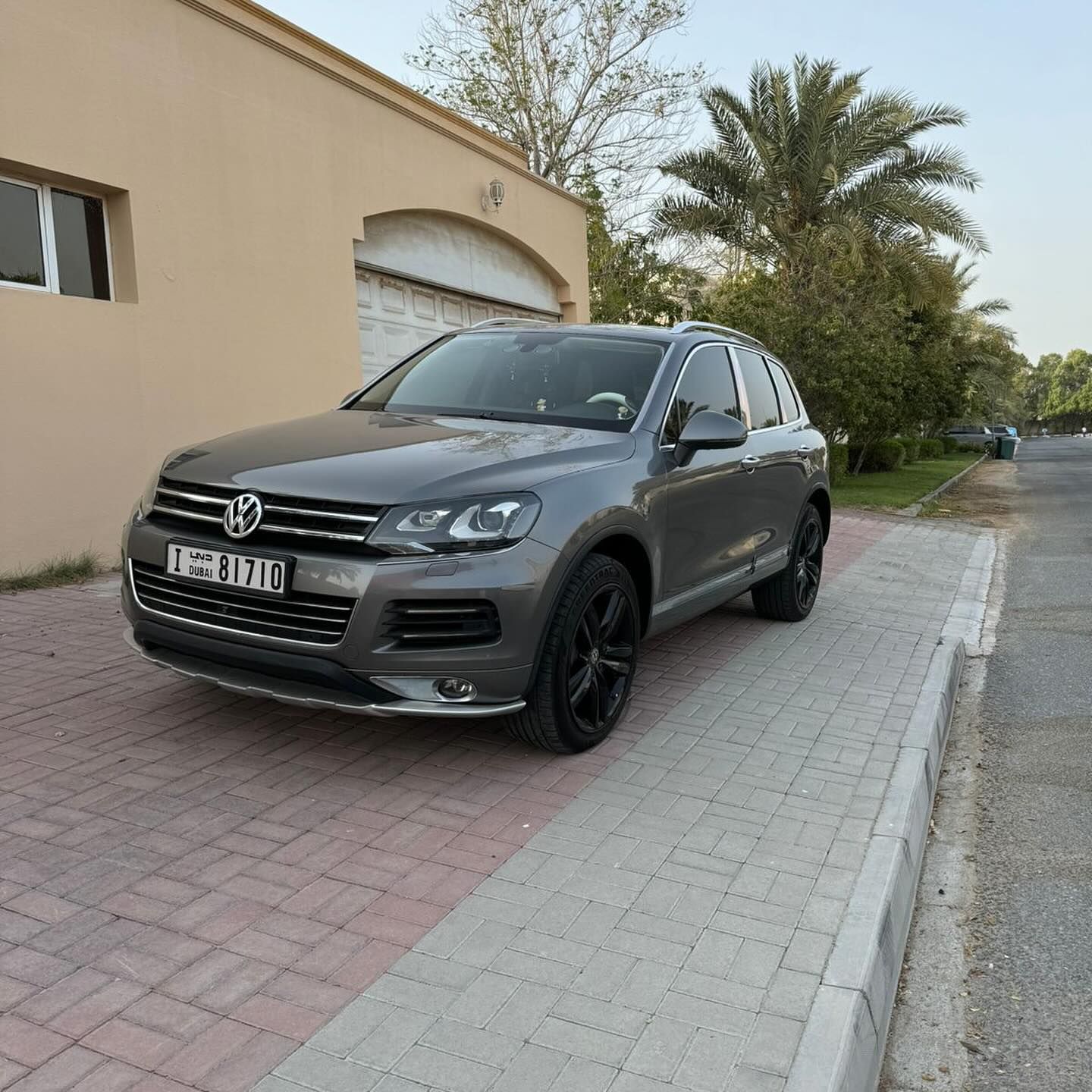 2011 Volkswagen Touareg in dubai