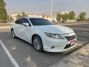 2015 Lexus ES in dubai