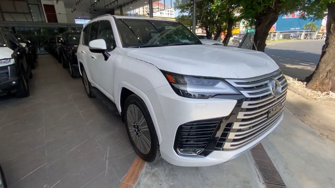 2023 Lexus LX600 in dubai