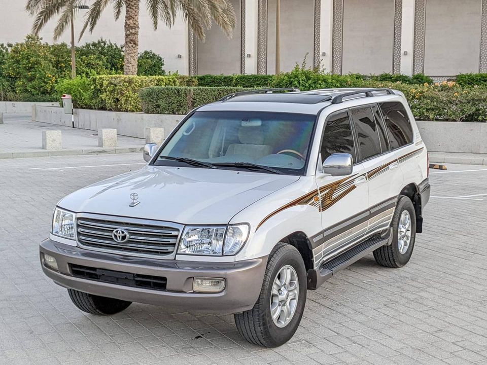 2004 Toyota Land Cruiser in dubai