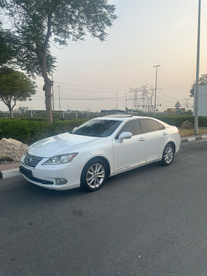 2011 Lexus ES in dubai