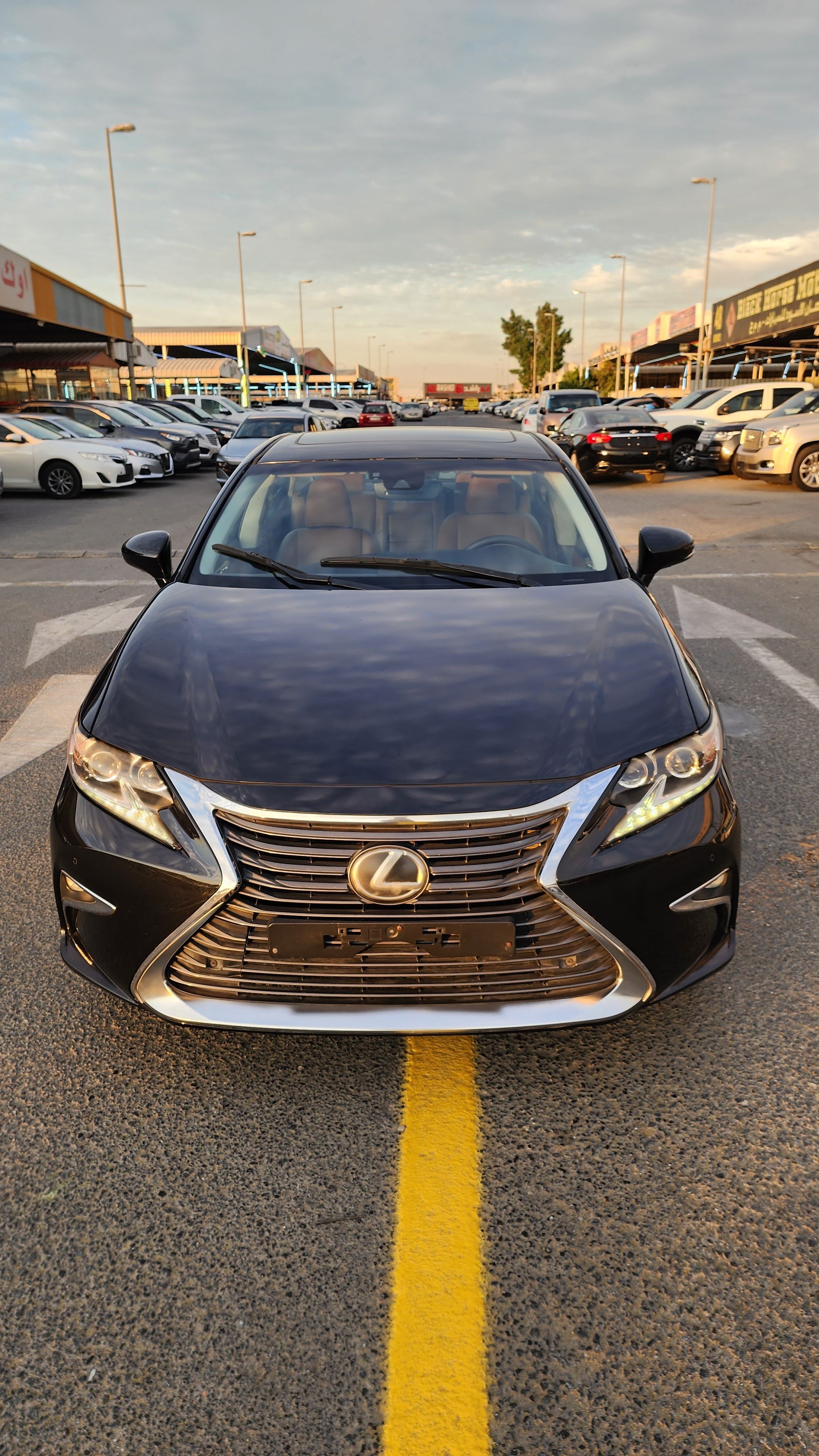 2017 Lexus ES in dubai