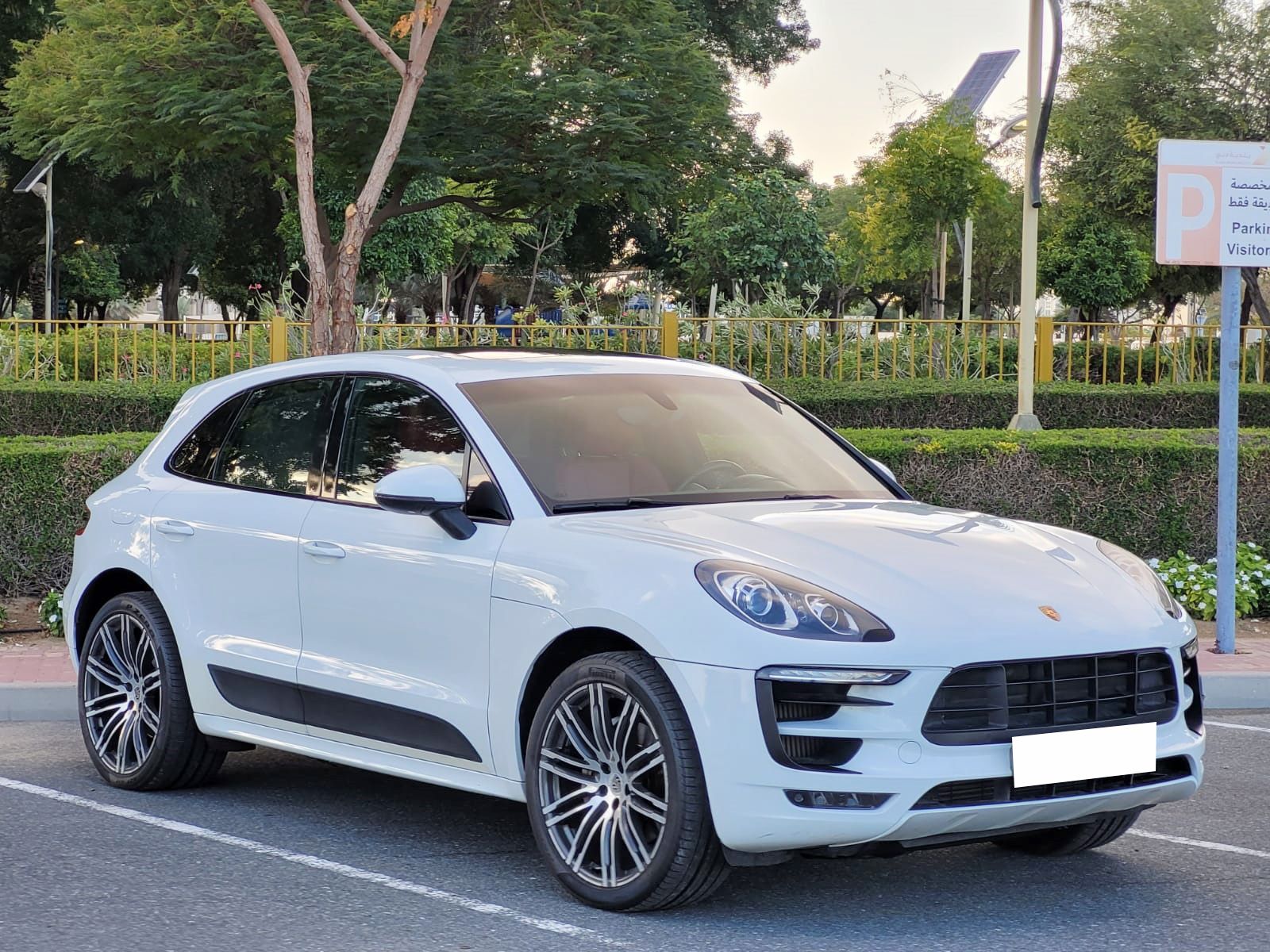 2015 Porsche Macan in dubai